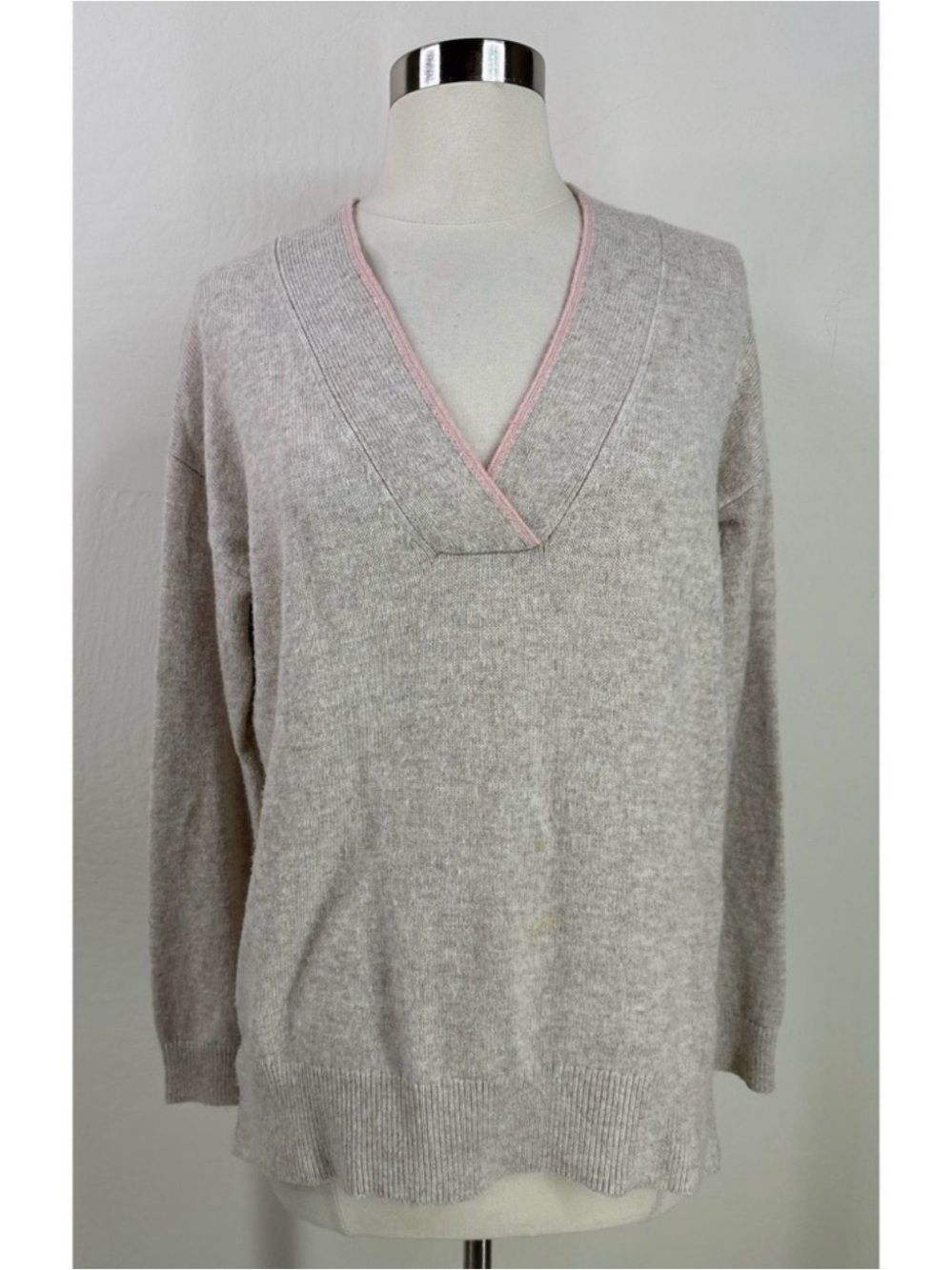 Boden Wool Blend V-Neck Lightweight Sweater with Pink Trim - Women